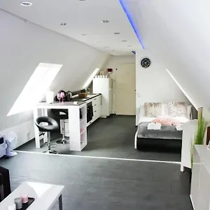  Apartment Truth - Queensize Bett - Netflix - Küche Deutschland